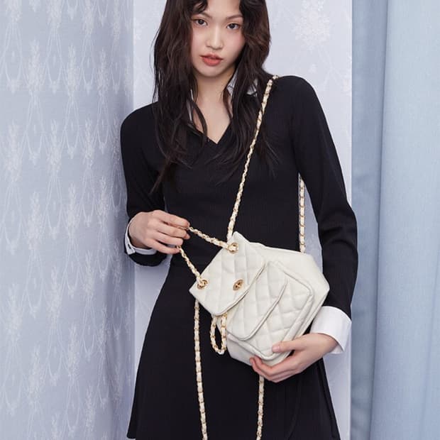 아노에틱 클래식 퀼팅 체인 백팩 가방 금장 아이보리