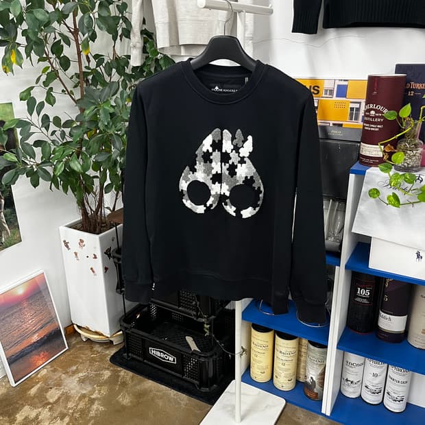 무스너클 맨투맨 M