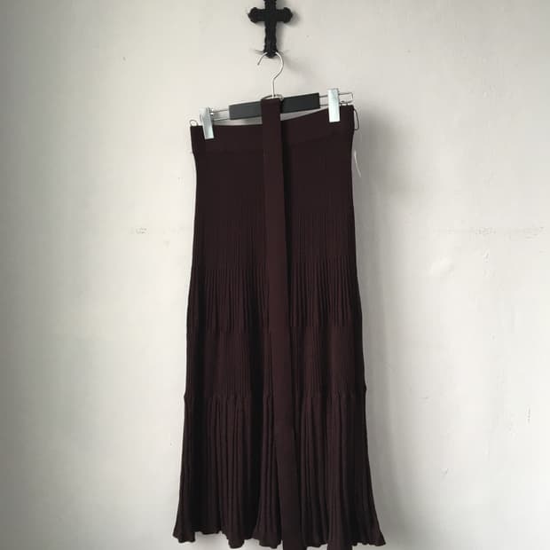 Belted ribbed knit skirt
