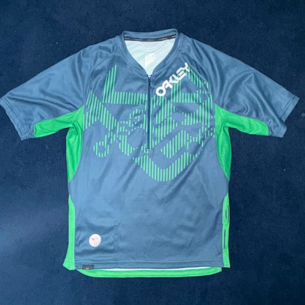 오클리 져지반팔