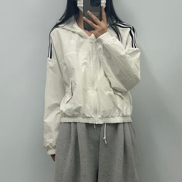 아디다스 화이트 바람막이 자켓