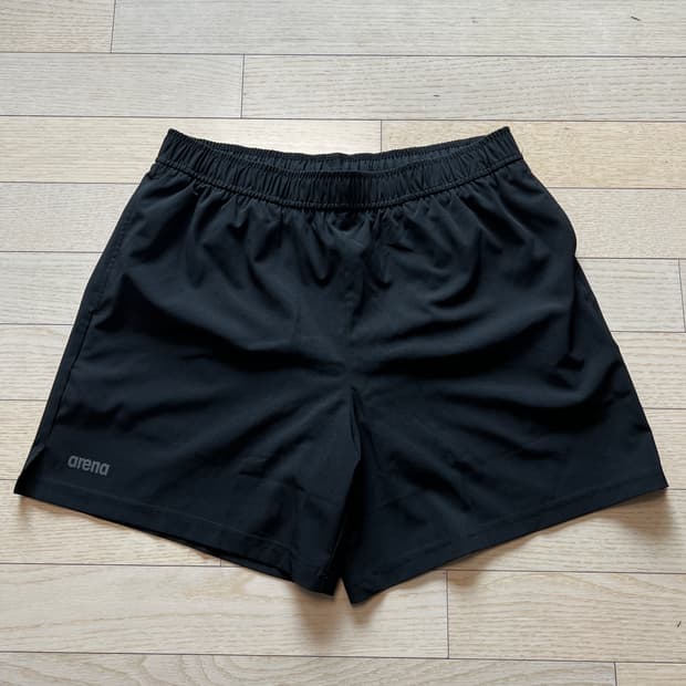 아레나 남성 블랙 수영복 100