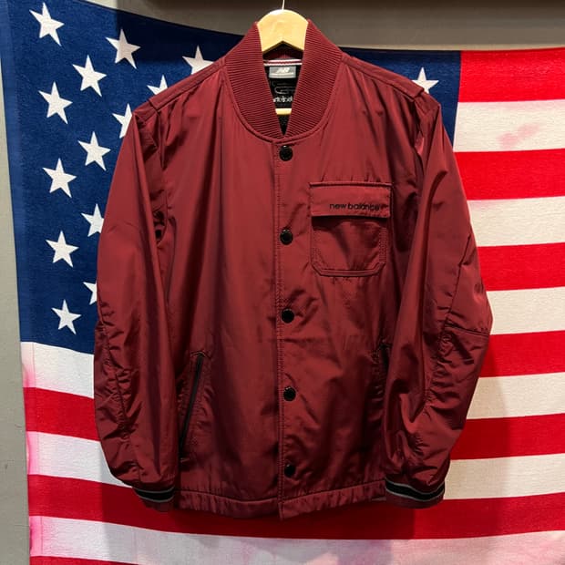 뉴발란스 버건디 코치 자켓 