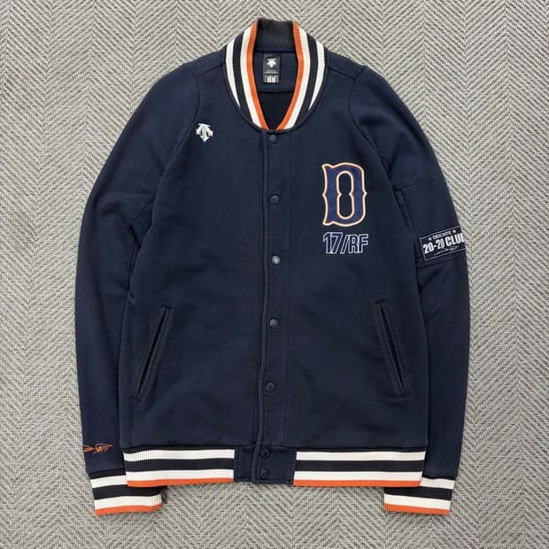 데상트 올드스쿨 바시티 자켓 v2705