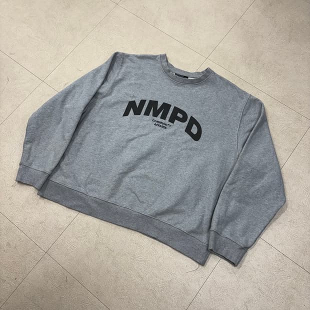 노매뉴얼 NMPD 빅로고 맨투맨