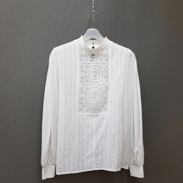 maje 마쥬  에크루 레이스 하이넥 블라우스 1사이즈