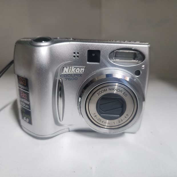 니콘 쿨픽스 7600 디지털 카메라