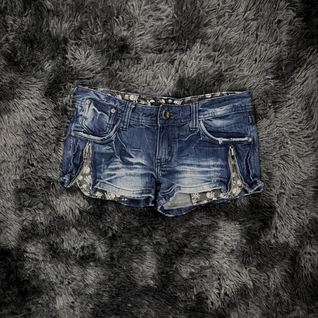히든 스컬 지퍼디테일 중청 워싱 데님 숏팬츠