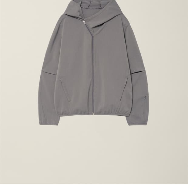 누마레 ee CUT-OUT SLEEVE HOODED ZIP JACKET