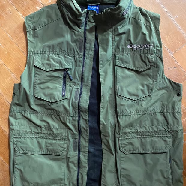 디스커버리 남성 아웃도어 후드내장 조끼 100