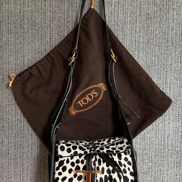 토즈 TOD'S 타임리스 팬던트 달마시안 송치 가죽 숄더백 명품 정품