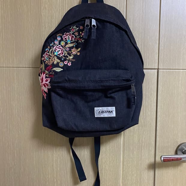 [EASTPAK] 이스트팩 패디드파커 플라워 자수 백팩