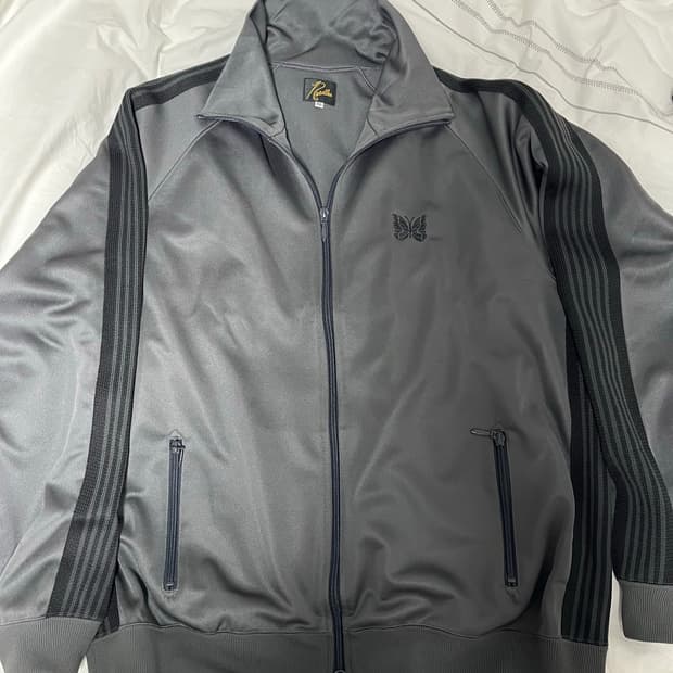 니들스 BEAVER 별주 트랙자켓 챠콜그레이 팝니다