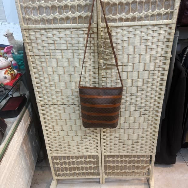정품 셀린느 마카담 쇼퍼백 팝니다