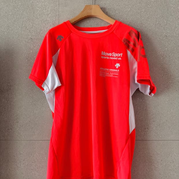 데상트 남성 기능성 반팔 티셔츠 레드