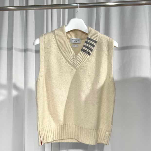 톰브라운 사선 니트조끼