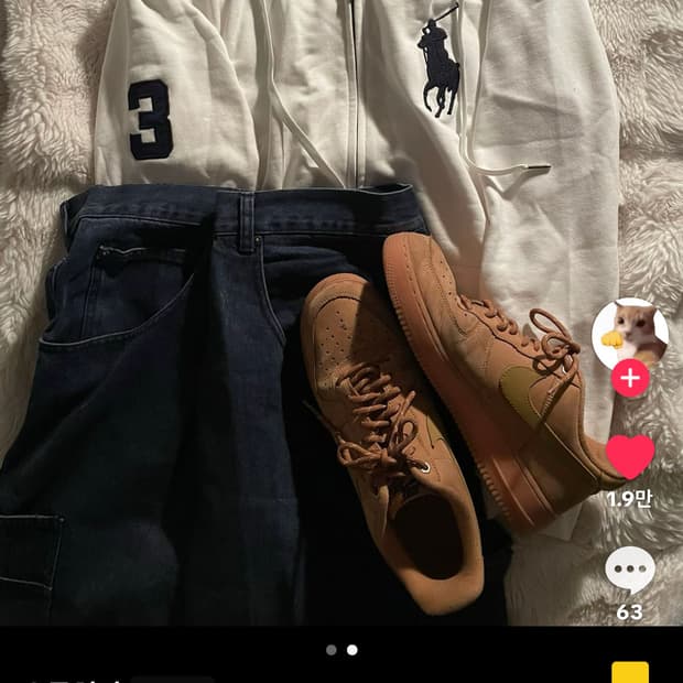 폴로 흰색 후드집업 구해요