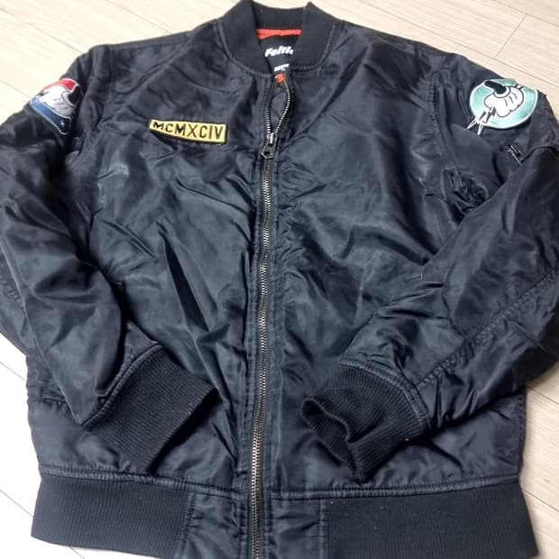 Feltics 펠틱스 블랙 패치 항공점퍼(95-103)