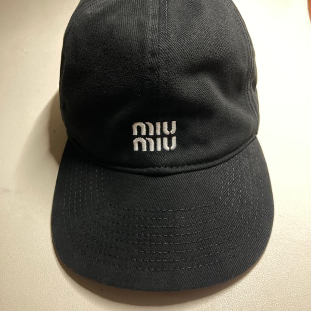 미우미우 볼캡
