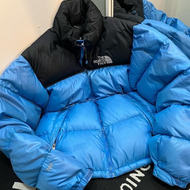 노스페이스의 700 눕시 패딩자켓