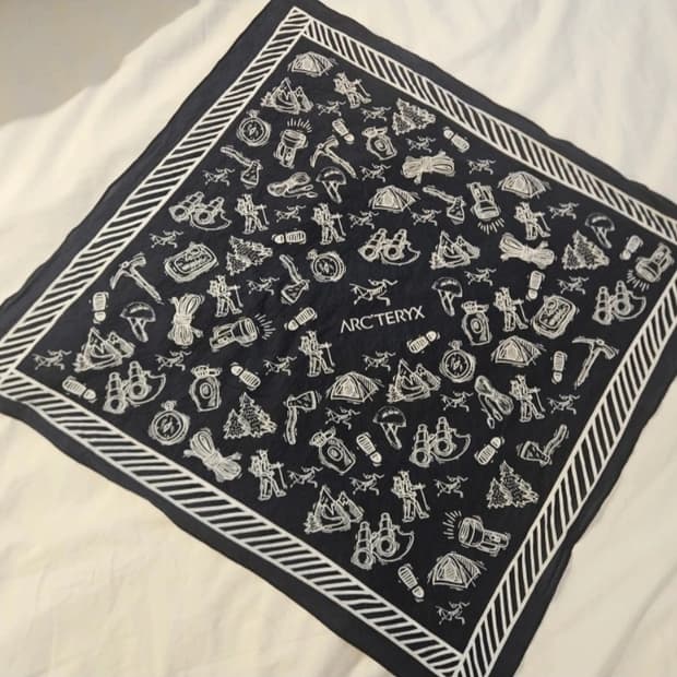 아크테릭스 반다나 손수건 스카프 새상품입니다