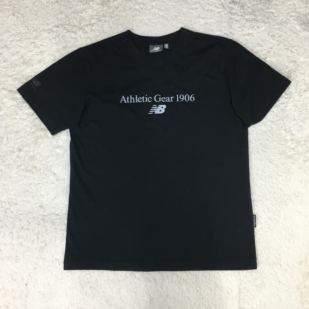 뉴발란스 미들로고 반팔티 GG30