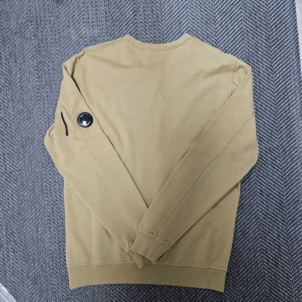 Cp컴퍼니 맨투맨 L 택없는 새거