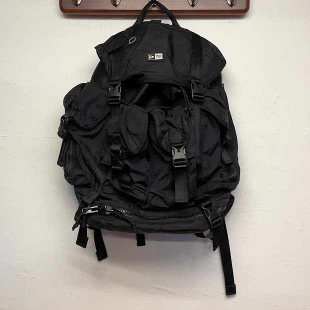 뉴에라 유틸리티 블랙 백팩  