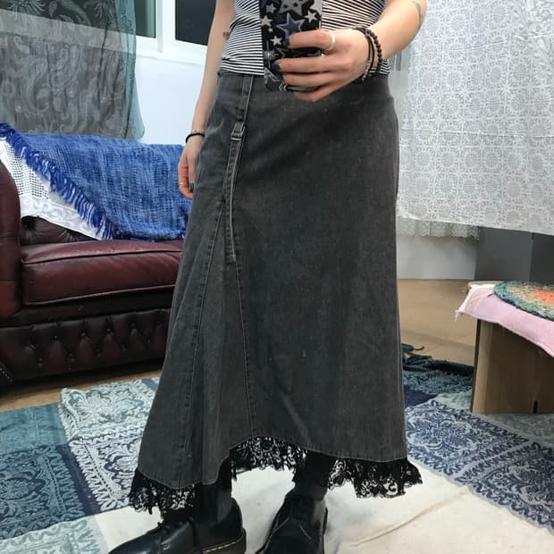 여성 레이스 디테일 흑청 데님스커트