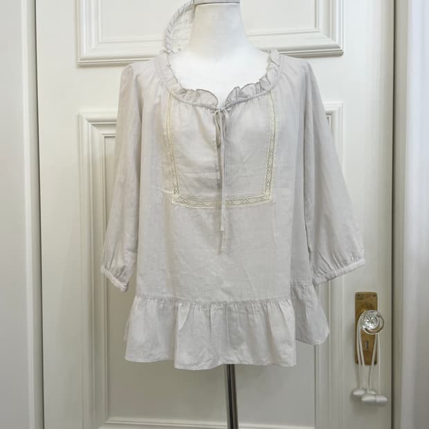 gray cotton lace point bow blouse