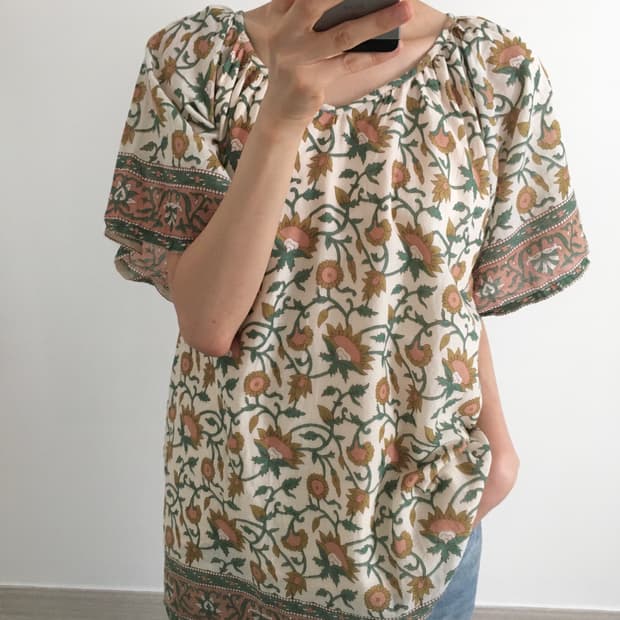 SHANTI vtg motif top