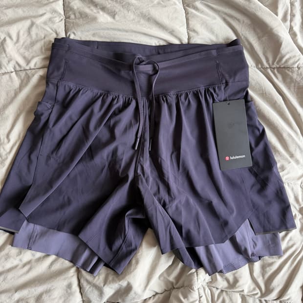 룰루레몬 패스트 앤 프리 멀티 포켓 러닝 쇼츠 m 새상품 판매합니다.