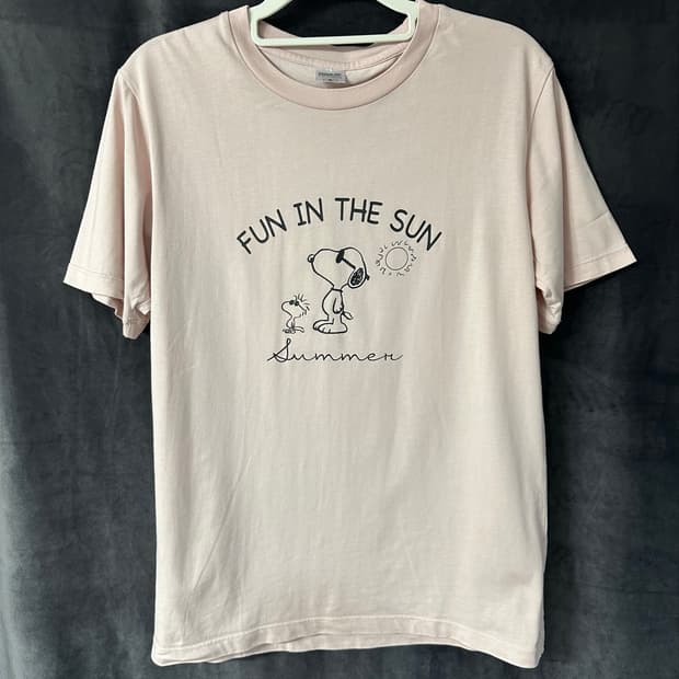 피너츠 PEANUTS 스누피 FUN IN THE SUN 핑크 반팔 티셔츠