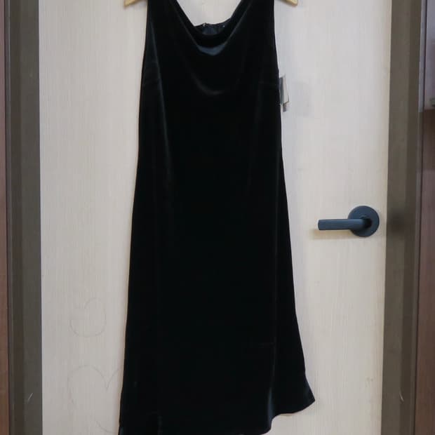 벨벳블랙 언발란스 원피스