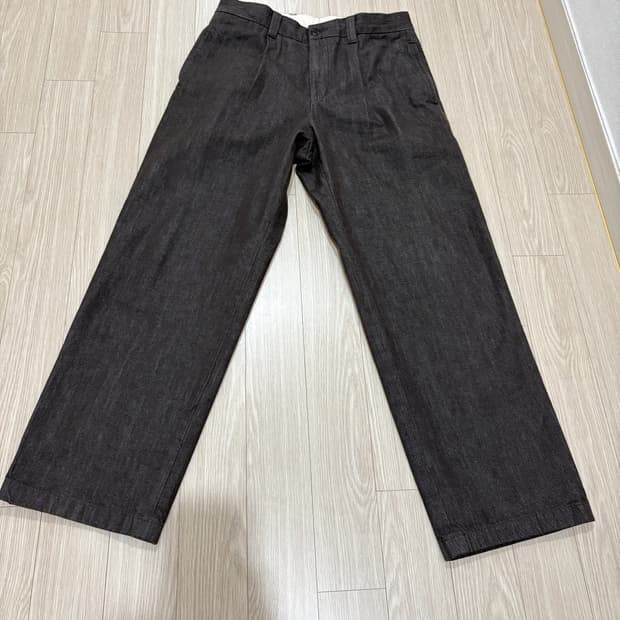 유니클로C 턱 스트레이트팬츠 데님 브라운 32