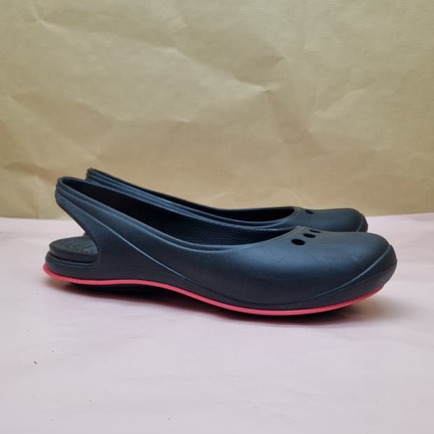 크록스 카디 플랫샌들 230