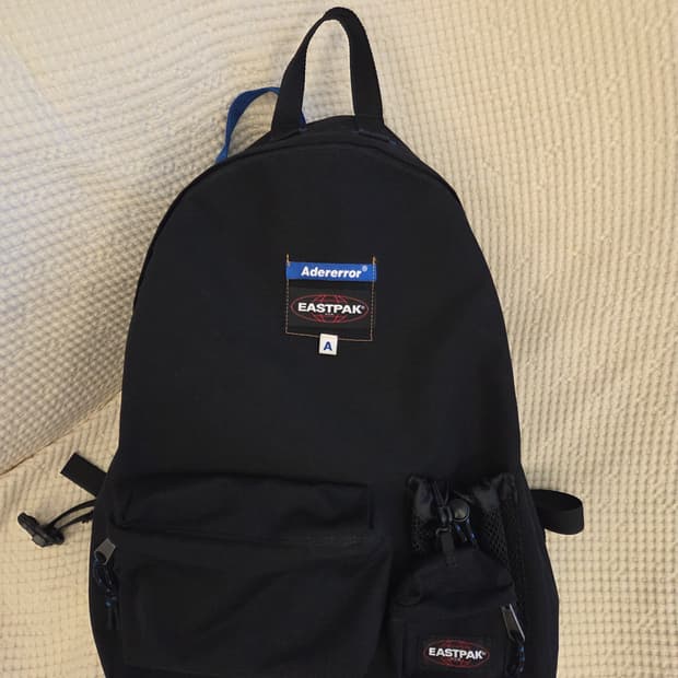 아더에러 x 이스트팩 패디드 백팩 블랙