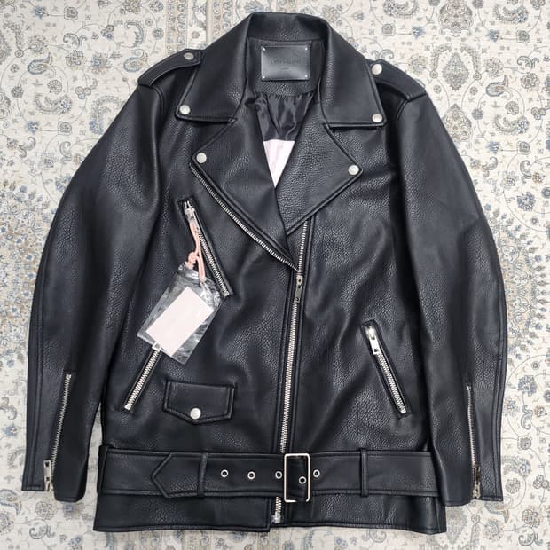 (새상품) 레이디볼륨 비건 레더 더블 라이더 자켓 M (66반까지)
