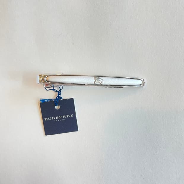 버버리 넥타이핀 새상품