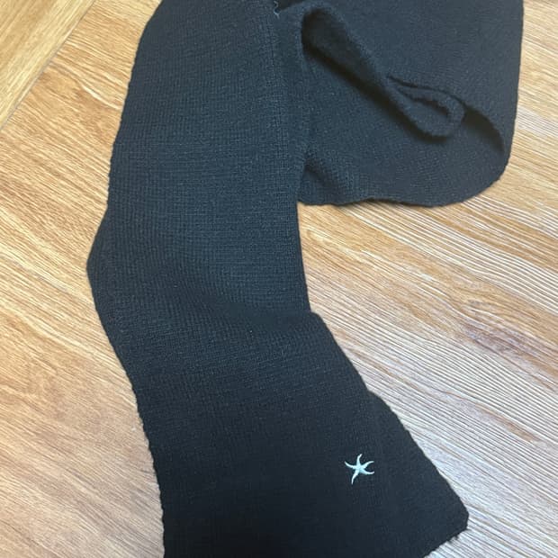 더콜디스트모먼트 목도리