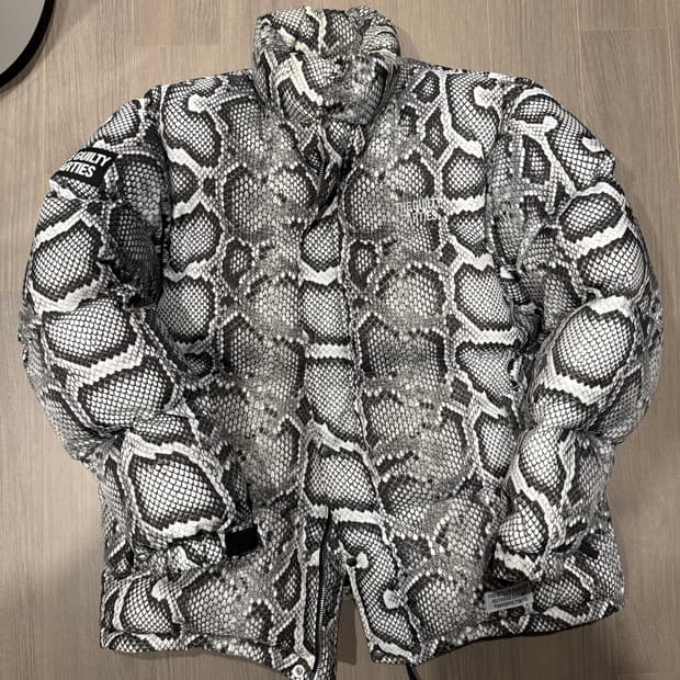 와코마리아 19fw 파이톤 패딩 M