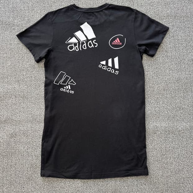 아디다스 루즈핏 하트 스트릿 반팔 원피스