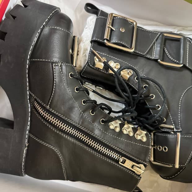 Dollskill current mood 부츠