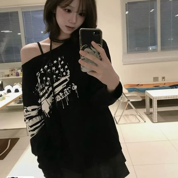 스키즘인듀싱 GRAFFITI FLAG LS TEE 롱슬리브 오프숄더 셔링