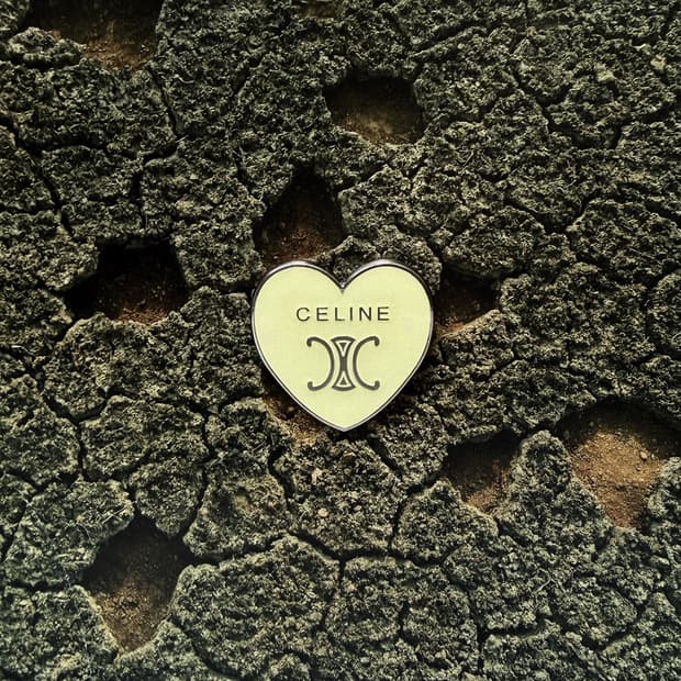 셀린느 아이보리 에폭시 하트 브로치 빈티지 브로치