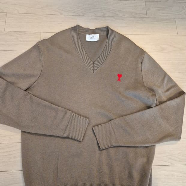 아미 스몰하트로고 브이넥 니트 L