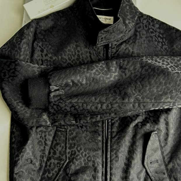 생로랑 에디시즌 레오파드 실크 자켓(46사이즈)