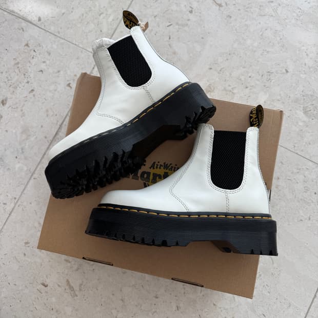 닥터마틴 화이트 첼시부츠 uk 4 새상품 Ssense 구매후 보관만 한 
