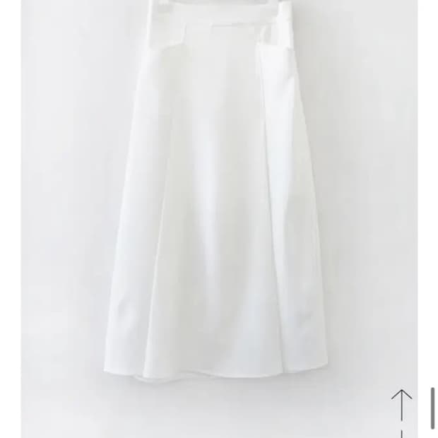 애프터 먼데이 실프 플리츠 슬릿 스커트 화이트