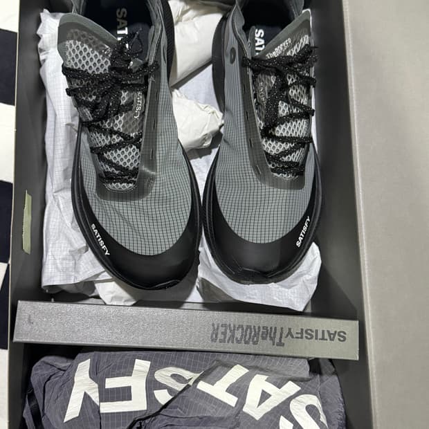 새티스파이 더 라커 쉐도우 러닝화